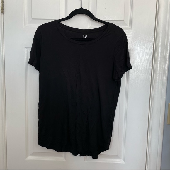 Gap basics white and black shirt duo - Picture 2 of 2